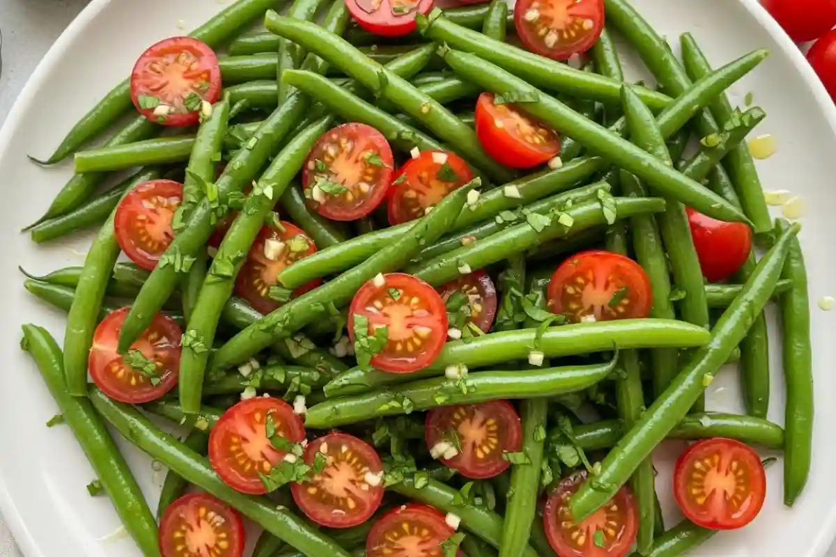 Blanched French beans with tomatoes garlic vinaigrette.